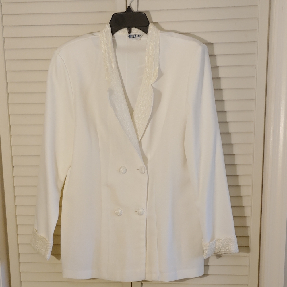 Elegant White Women's Blazer